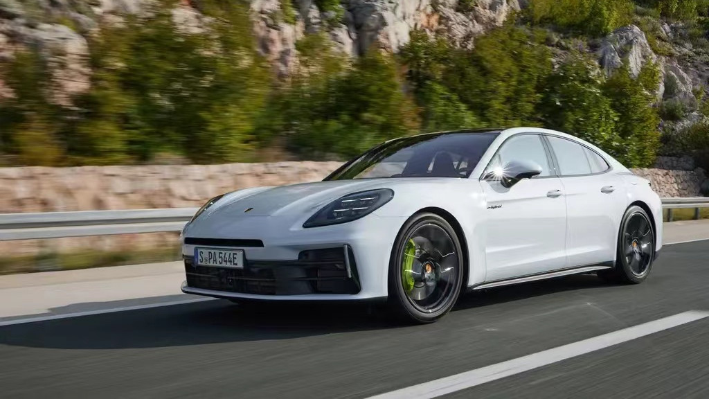 全新保时捷Panamera E-Hybrid国内上市，128.8万元起售