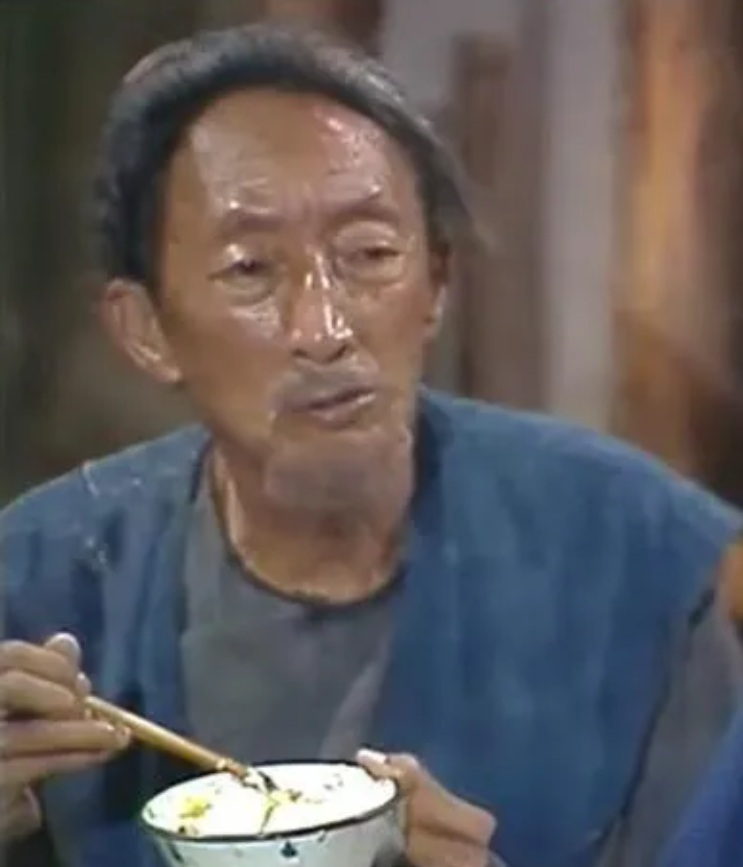 还记得这位香港老戏骨吗？演农民真的很入型入格
这位演员真名叫吴回，四十年代已经开