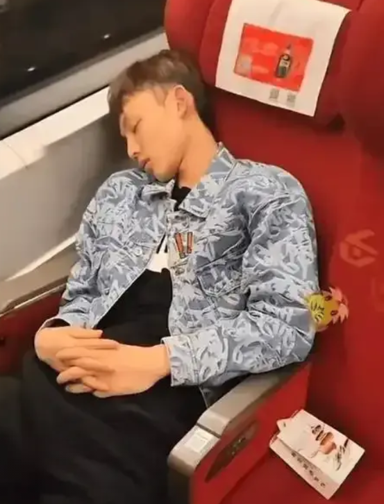 最新消息
今晚宏远对郭艾伦带领的广州的比赛，请宏远学学什么叫真正的爱护。

郭艾
