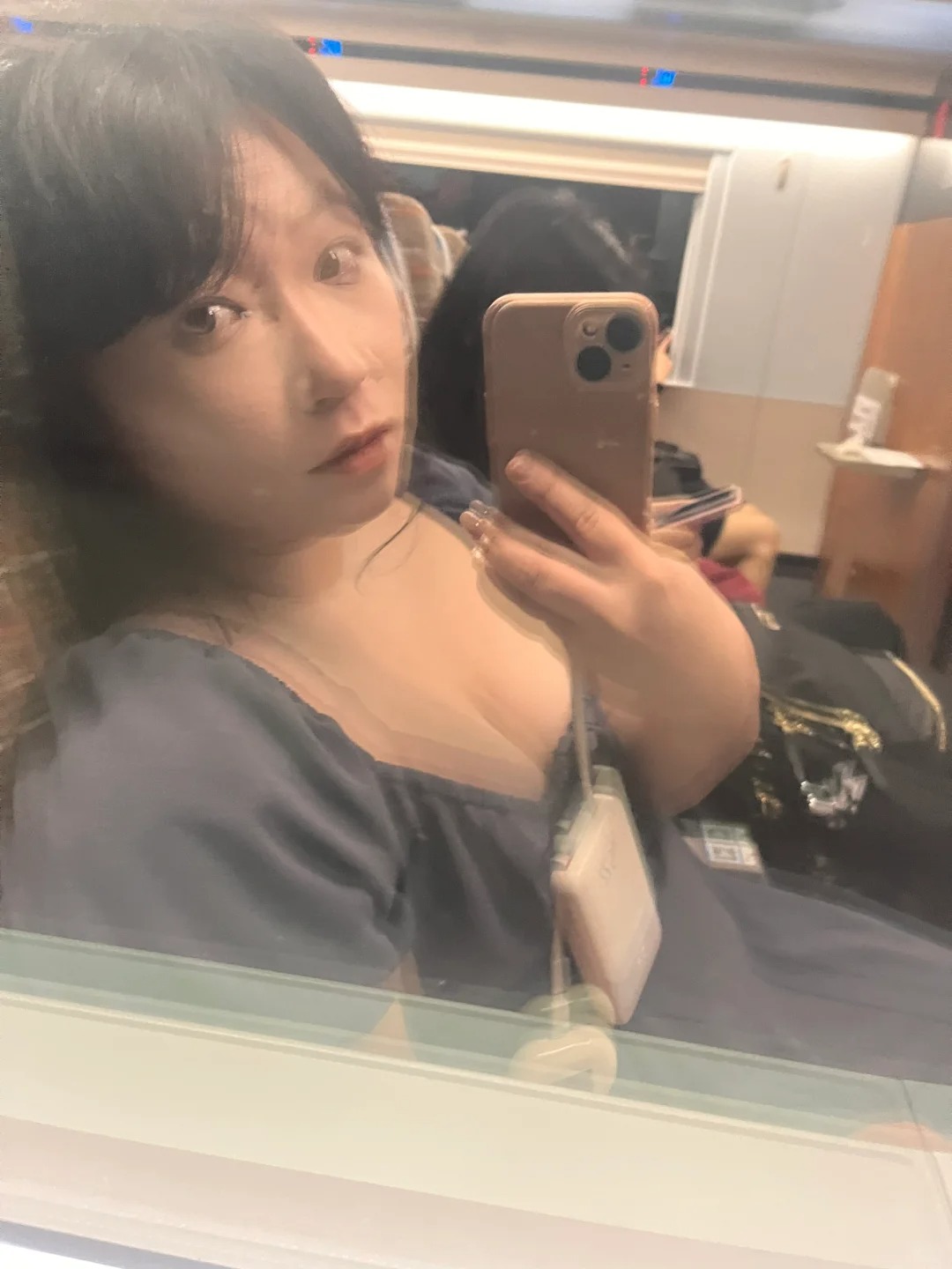 一天八百个会议
疯掉！疯掉！全世界都疯掉！！！！！
为什么明明在休假还要一天三个