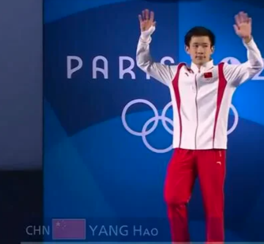 真是让人大吃一惊！男子10米台比赛中居然出现了失误，五个大意外啊！

1. 杨昊