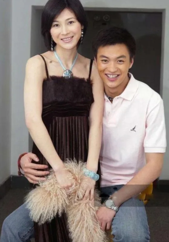 抛弃周一围的童蕾：豪门梦碎，负债过亿