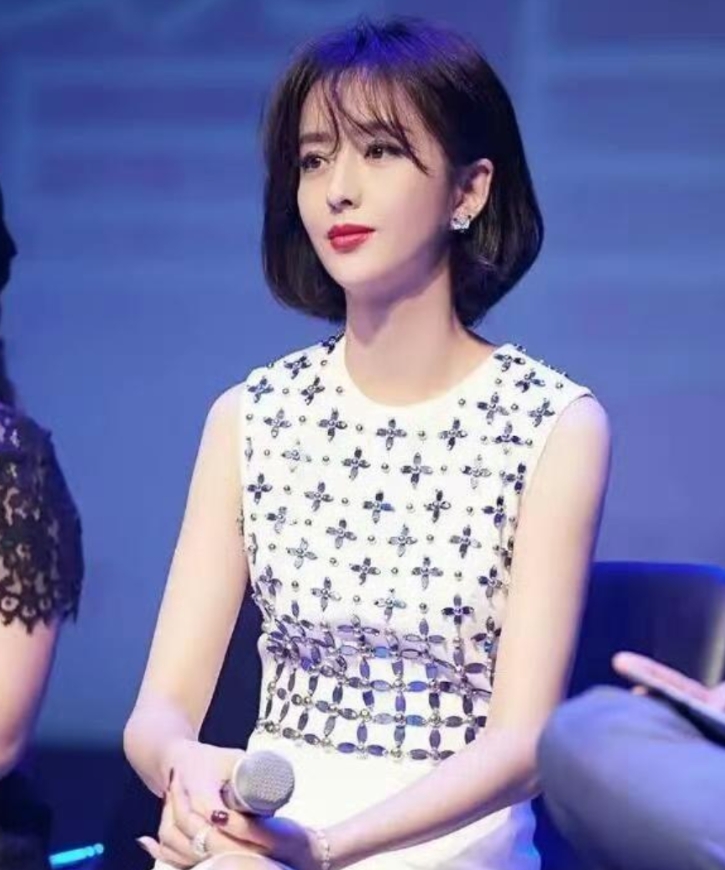 佟丽娅称自己全班最丑，看来她很实在
