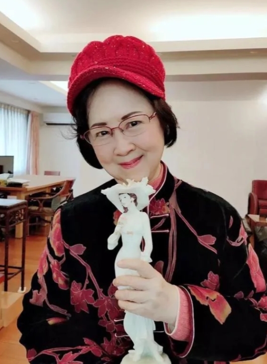 苦情天才出轨密友，琼瑶的震碎三观你记得吗