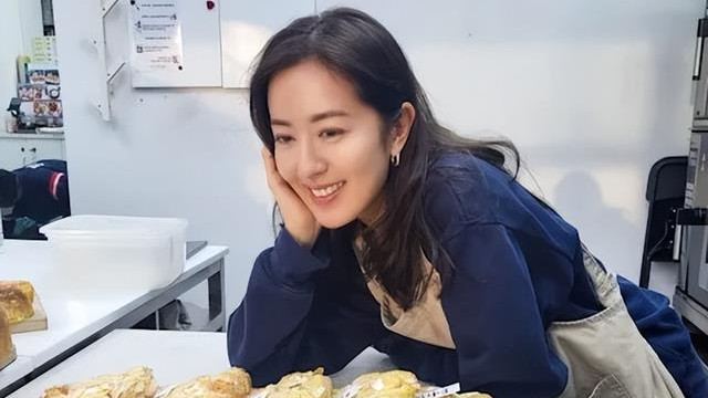 唐诗咏面包店员工被批服务态度极差，网友称不会再去，本尊回应