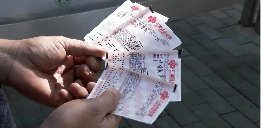 湖北武汉，一男子报警了！因为他中奖的信息被彩票站老板泄露了。原来，男子花了10元