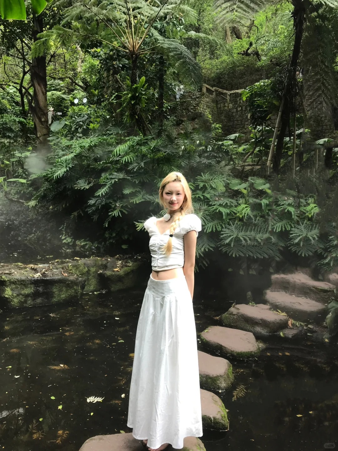 白裙子给的呼吸感～🐇🌼