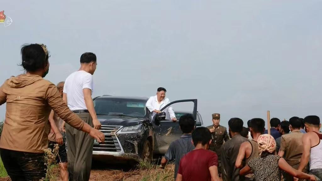 金正恩新奔驰亮相，外观俊雅霸气！奔驰公司：将彻查！
