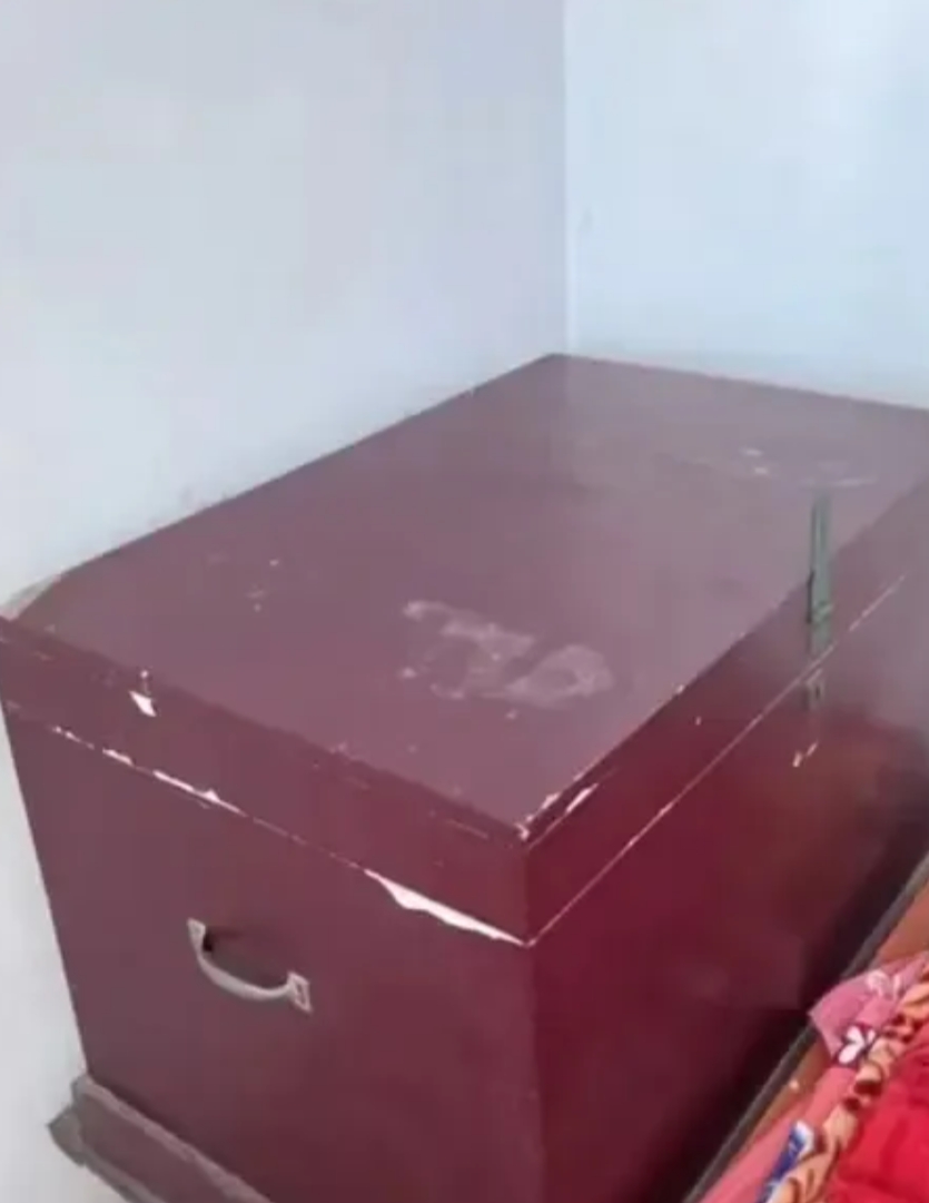 河南女子，3岁丧母，6岁有了后妈，幸得叔叔抚养长大。一次，她带叔叔游香山，谁知，