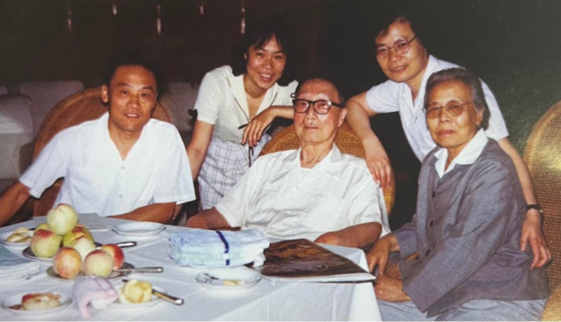 1992年4月12日下午，聂帅去世前一个月，他趁着女儿去上班同时自己还算清醒的时