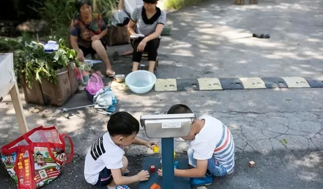 国家现在真给发钱了？
据说，以后的二胎或二胎以上的家庭，每个月将领取800块钱的