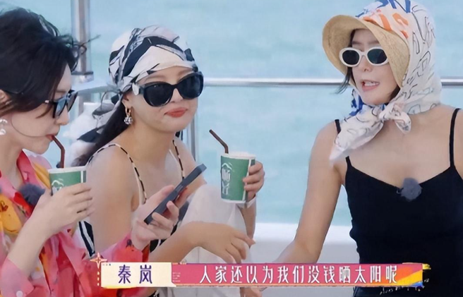 看了辛芷蕾黢黑的脚，我不由得慨叹，这真是女明星的脚？
