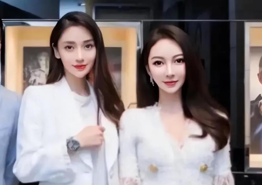黄晓明在社交平台上高调官宣与叶珂的恋情，引发网友广泛关注和讨论。

1. 黄晓明