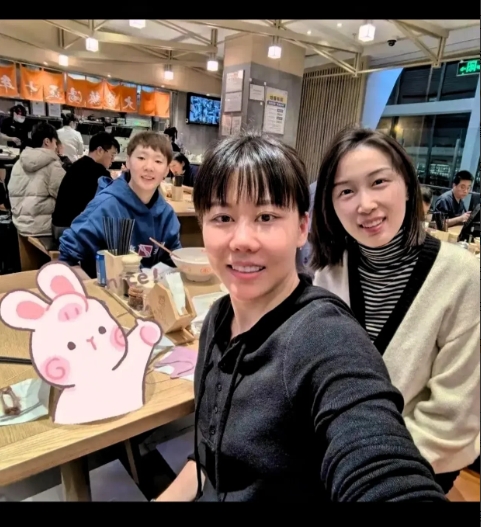 这绝对不是真的！

1月13日有莎莎和孙明阳一起去上训的图片，莎莎怎么可能去海边