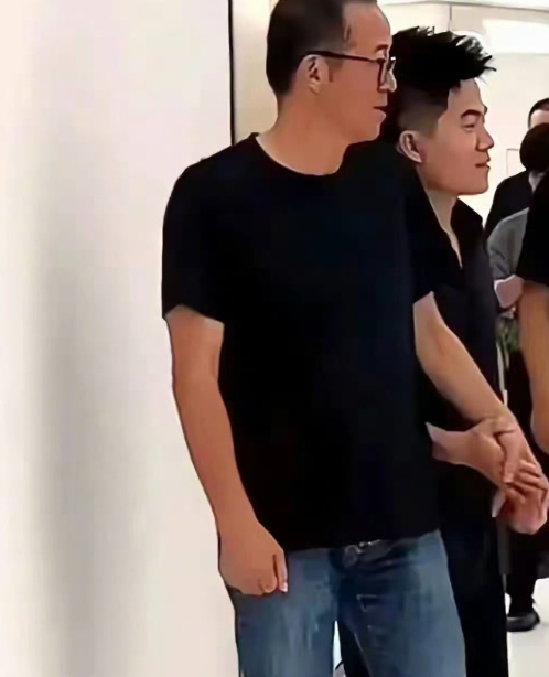 真的是让人忍俊不禁哈哈大笑起来。

有些人把平台造就的成功当做你个人能力。

其