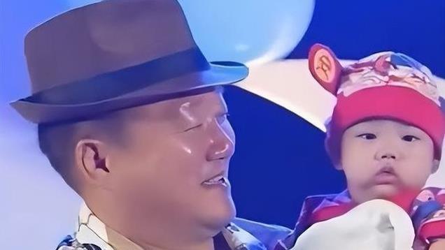 娶小30岁老婆甘愿被绿，谢广坤“底裤被扒”，娇妻直言是场梦