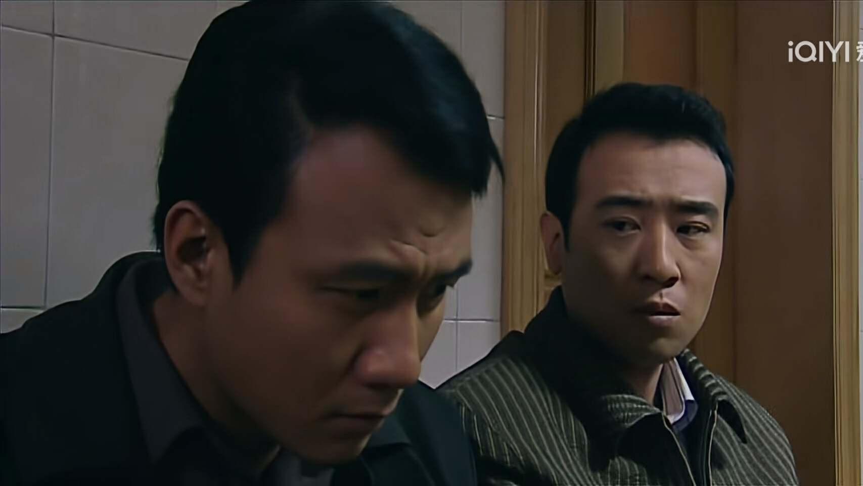 豆瓣9.4分《岁月》：直到拿不出1000元押金给妻子住院生孩子，花30元买书不要发票的梁致远，才发现面子一文不值！