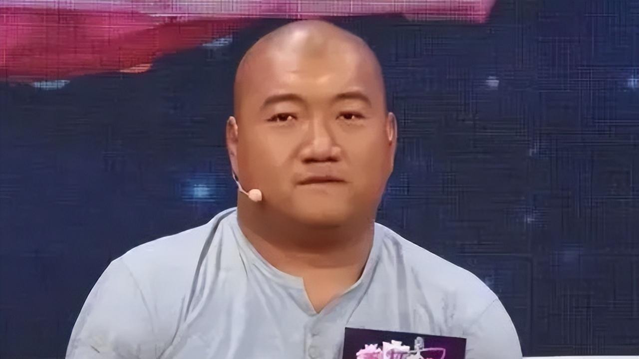 他天生没手没脚像肉球，曾被无数人歧视，如今靠一根筷子年入百万