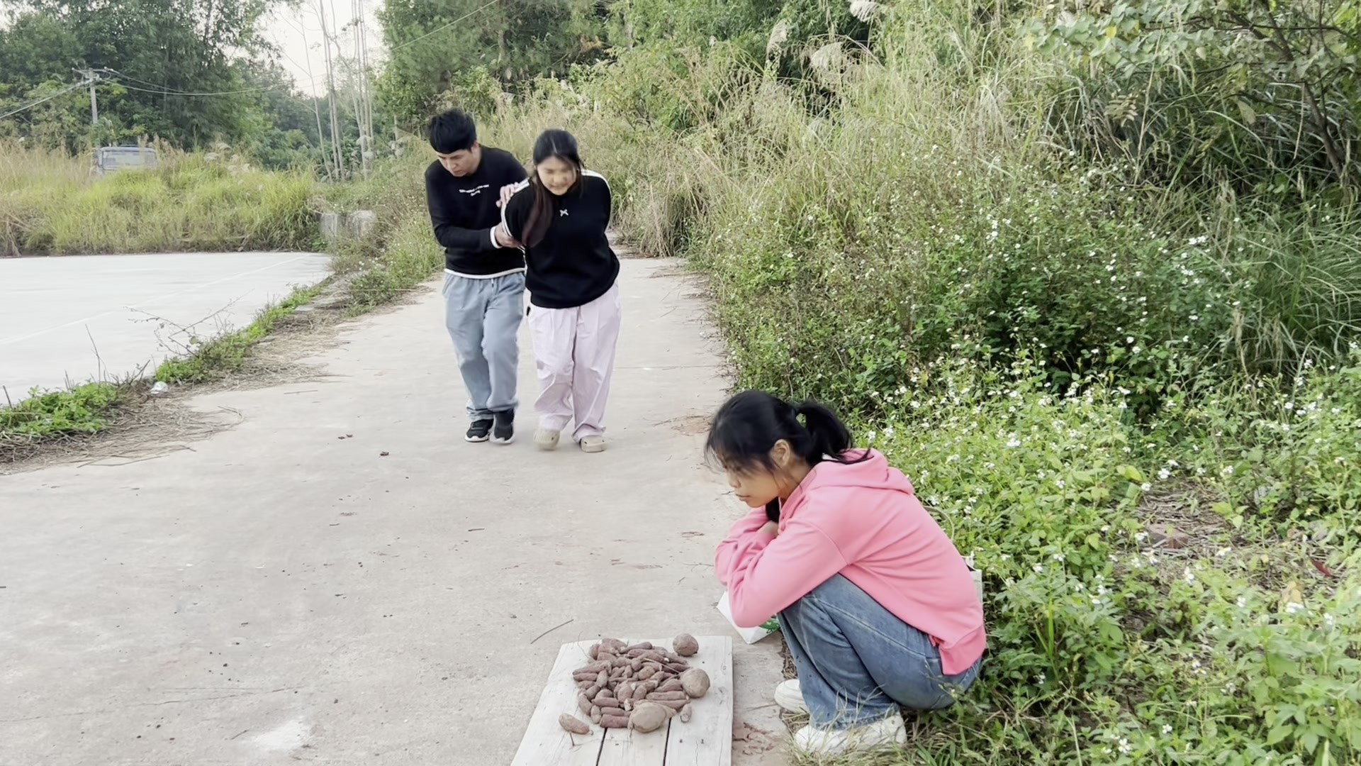 小小一个动作挽留一个家庭