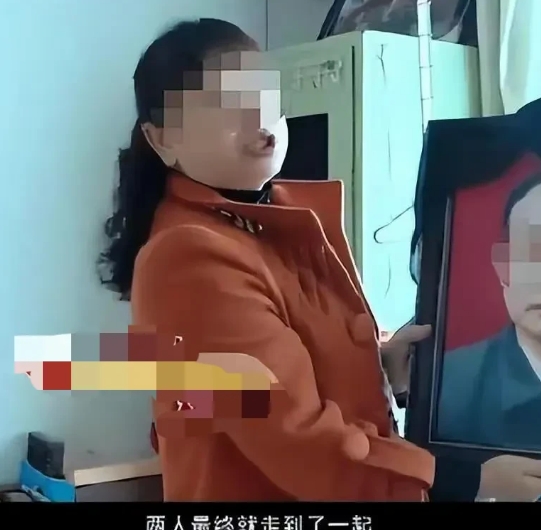 湖南，一位61岁的老汉雇了40岁漂亮女保姆，两人半推半就发生了关系，随后老汉开心