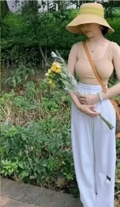 阿姨身材保养的真不错，看不出来56岁的人哈哈哈哈