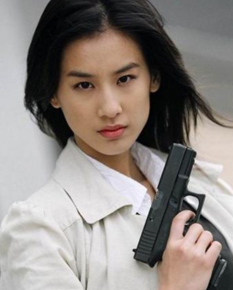 今天来好好唠唠杨子和黄圣依这一对。要是他俩真离了婚，我看杨子指定得后悔到肠子都青