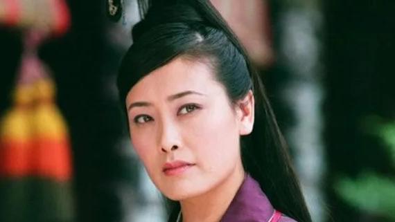 女演员贾妮：和男友同居八年没结婚，那就嫁给他的富豪兄弟