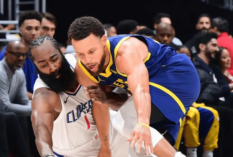 NBA史上三分球总命中数排名前十的球员如下：

1、库里——三分球出手9066次