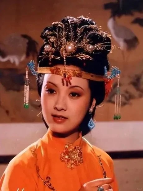 演员邓婕说：我演红楼梦里面的王熙凤最后一场戏差点要了我的命，当时拍摄是在哈尔滨，