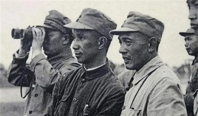 粟裕战场头部中弹，排长无奈弃之不顾，奇迹生还继续革命