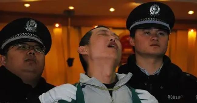 死刑前一夜，人需不需要睡觉？

当然要睡，因为他也有可能不知道自己明天就要死了。