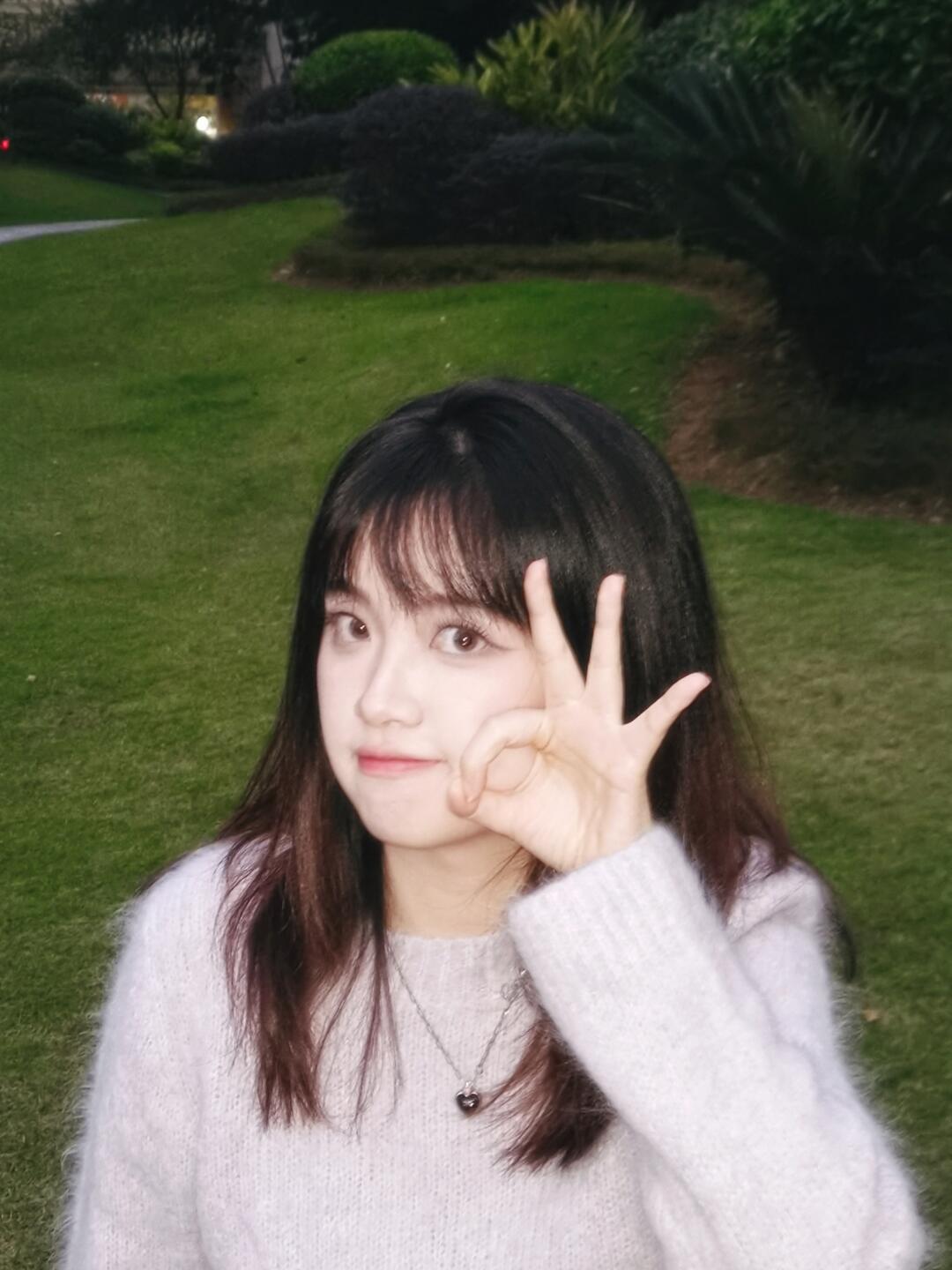秋日焕新季🍂喜欢敲显白的紫色氛围感小毛衣