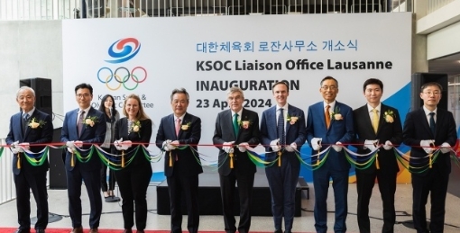 现阶段不适宜申办奥运会，原因是美国一直将中国视为战略对手，处心积虑打击和压制中国