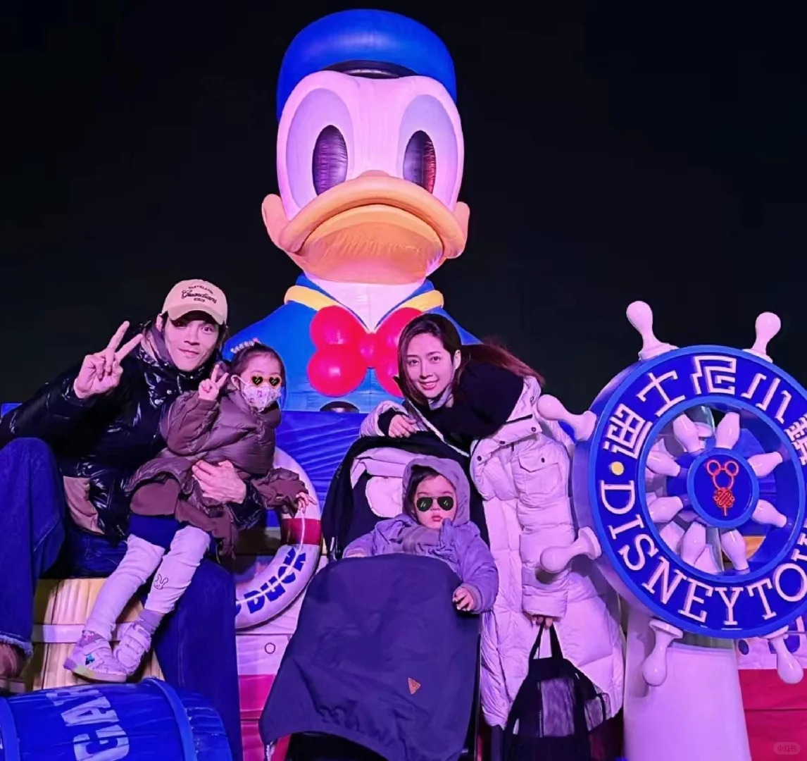 有一说一❗郭碧婷3岁女儿真漂亮啊！！
向佐自从开始带货以后，就频频发出一家人的合