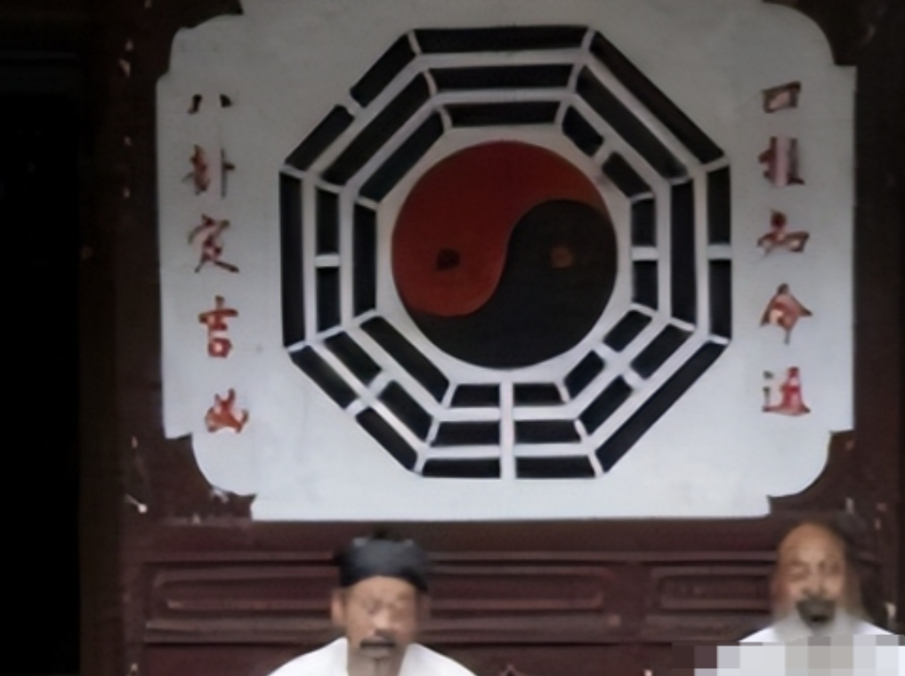 “武当山盗用韩国国旗！”2009年3月，韩国游客公开指责武当山，并且要求对韩国赔
