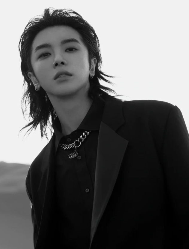 华晨宇李宇春混子歌手,香港一夜彻底现原形