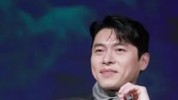 韩国男神玄彬用行动秀恩爱，再忙也要紧黏孙艺珍，电影宣传后直奔老婆杀青宴！
