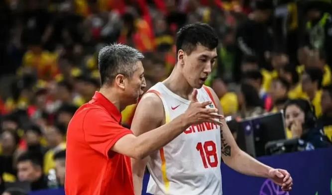 阵容调整，杜润旺无缘出战关岛！

今晚，中国男篮公布了明天对阵关岛男篮的12人大