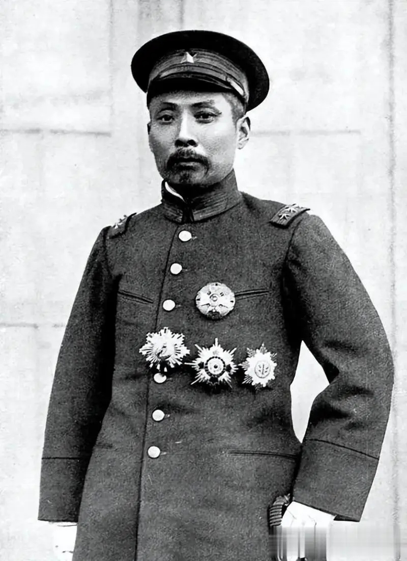 大军阀段祺瑞与11岁小孩下棋，却被小孩完虐，给段祺瑞气够呛，第二天，小孩找上门来