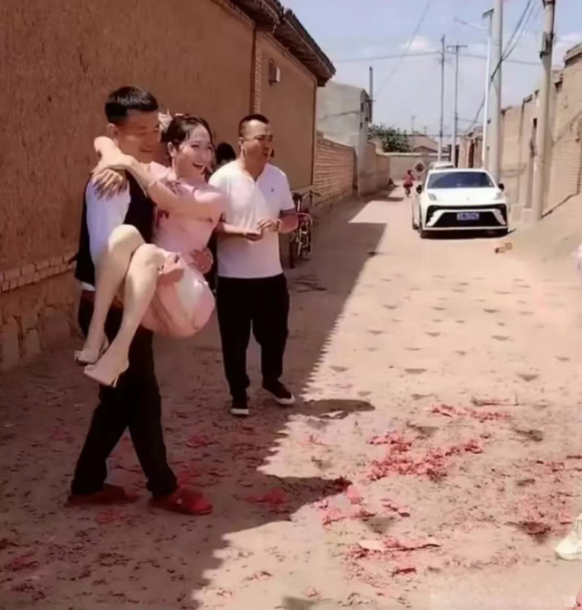 肉眼可见的开心啊哈哈哈哈