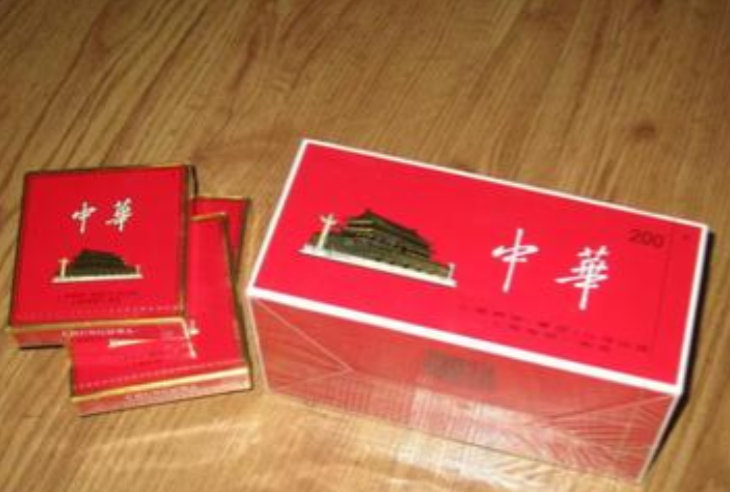 2023年4月，渔民外出打鱼期间，意外从海面上捞到了大量的中华烟，然而在渔民们兴