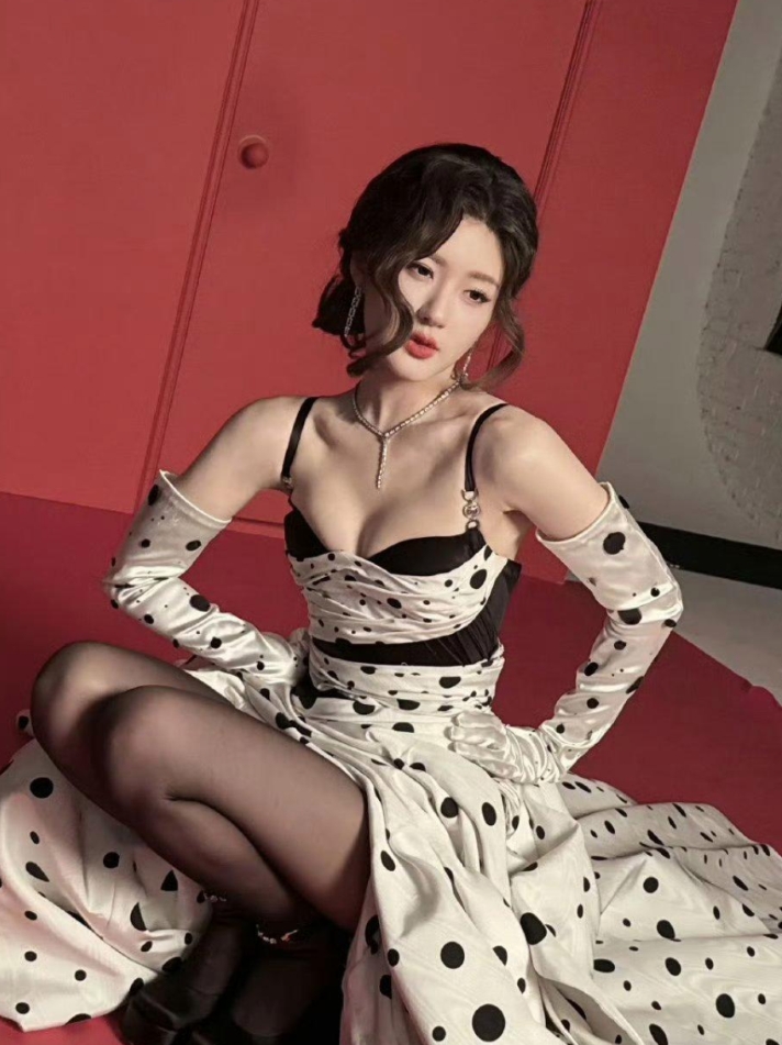 露思斑点裙真的美到心里去了#赵露思#