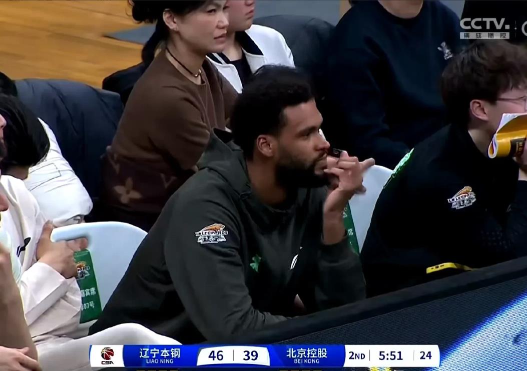 杨鸣也太保守了吧，与自己是cba名帅的头衔有差距，打北控，让玄冥二老打太长时间，