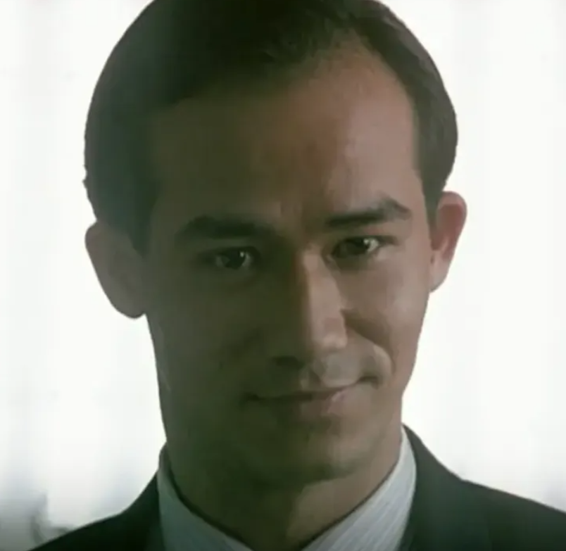 李子雄，这个演员可以称得上是香港最佳男配角，可以说是演啥像啥。

从《英雄本色》