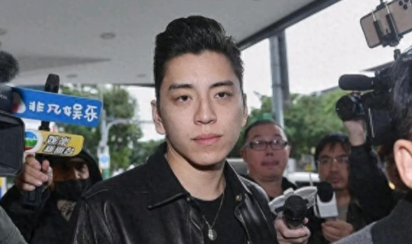 王大陆已经被抓了，为啥同样没服兵役的周杰伦和罗志祥却没事？

因为他们都是合法“