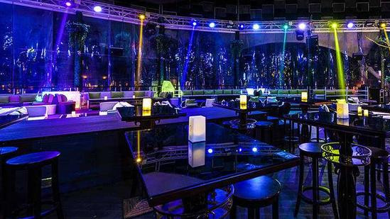 东莞张五哥修车大师，吃饭钱富余，还可以去酒吧潇洒