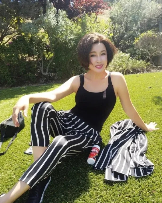 刘晓庆的成功
是不是因为自私？
看节目时一个感觉
她没有照顾其他人的能力

和蔡