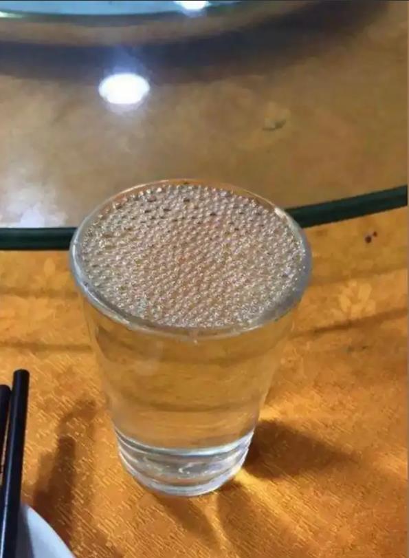 湖北咸宁，男子与前妻离婚不离家，长期以夫妻名义居住在一起，却不曾想前妻交了新男友