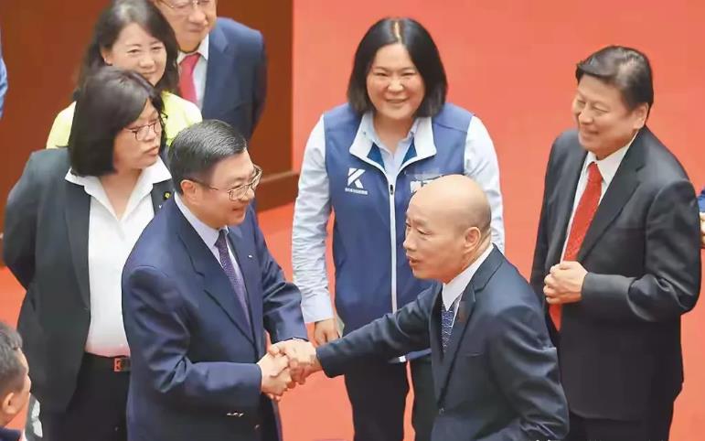 韩国瑜“吃太饱”，帮赖当局搞预算请客吃饭反而还被赖办甩锅嘲讽！

赖当局2025