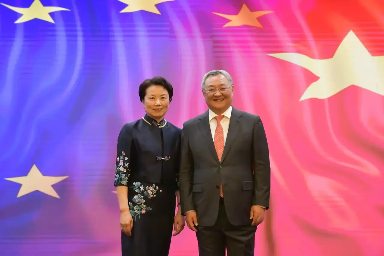 中国驻欧盟大使傅聪3月31日写道：“再见，布鲁塞尔。再见，亲爱的朋友们。中欧伙伴